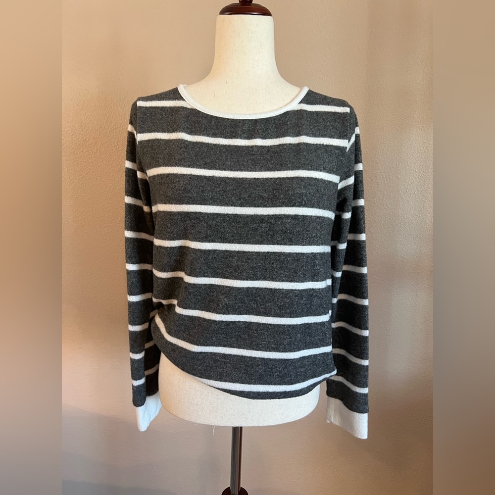 Pink Clover, Size Medium, gray/white stripe,